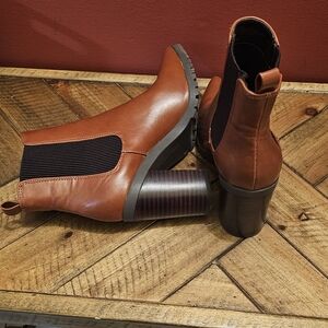 Charles David Chic Brown Leather Ankle Boots with Chunky Heel
